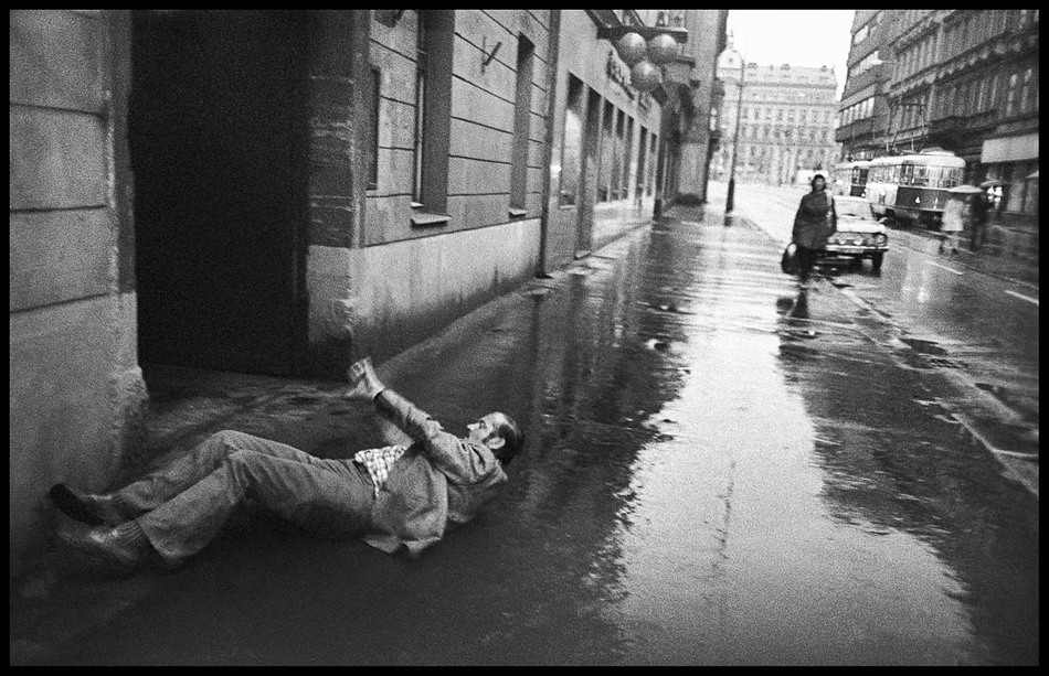 Padlý turista z NDR (Praha, Sokolovská, 1973)